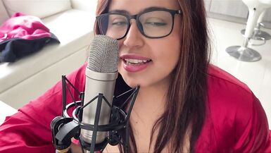 ASMR ROLEPLAY IN SPANISH STEPMOM FLIRTS U!