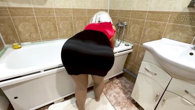 Anal mother I'd like to fuck beneath the petticoat is always accessible when the penis needs to relax in a large butt - 2 image