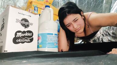 Une belle-mère coincée demande de laide et obtient un agonorgasme anal