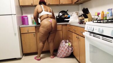 big beautiful woman gives the moving chap a admirable tip - 1 image
