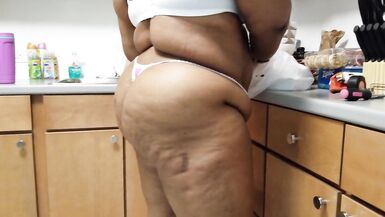 big beautiful woman gives the moving chap a admirable tip - 11 image