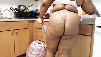 big beautiful woman gives the moving chap a admirable tip - 14 image