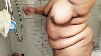 hot ebon big beautiful woman takes a shower - 4 image