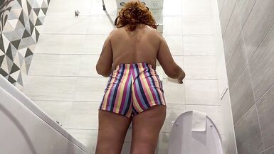 La mère salope et trouillarde Jaimerais baiser des aventures découvertes avec du sexe anal dans son bain. - 3 image