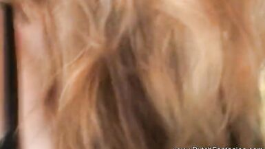 Vamos fazer sexo na cozinha com uma puta de cabelo dourado - 4 image