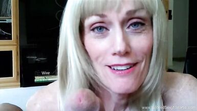 Langhaarige blonde ältere Oral-Stimulation Königin - 8 image
