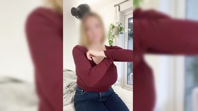 我的女友在镜头前晃动着她那非常大的奶罩 - 大A-Hole Emma - 14 image
