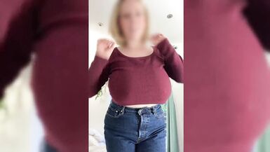 我的女友在镜头前晃动着她那非常大的奶罩 - 大A-Hole Emma - 4 image