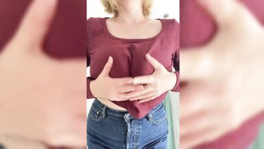 我的女友在镜头前晃动着她那非常大的奶罩 - 大A-Hole Emma - 6 image