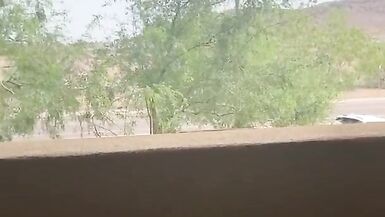 Mulher gostosa faz broche ao marido na varanda e engole o esperma - 5 image