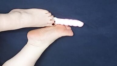 souhaite que je joue avec ton jouet et que je fasse un pied de nez à mon propre jouet - 13 image