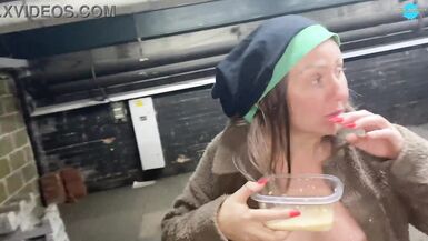 Street Cutie che balla nuda - 10 image