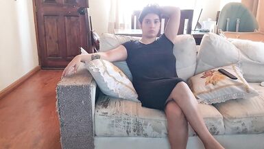 mama masturbating whilst watching tv - 3 image