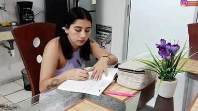 Büyük memeli seksi lezbiyen üvey anne deneyimsiz bir kızı sikiyor - Porn in Spanish - 1 image