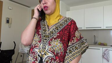 Beurette arabe a la chatte chaude poilue se fait defoncer par son boss britanique - 1 image