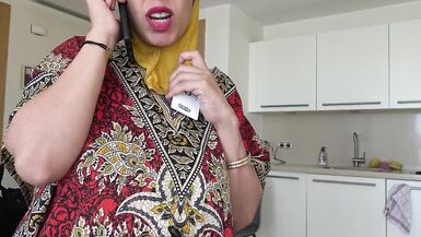 Beurette arabe a la chatte chaude poilue se fait defoncer par son boss britanique - 12 image