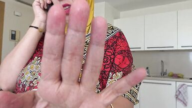 Beurette arabe a la chatte chaude poilue se fait defoncer par son boss britanique - 13 image