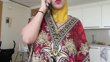 Beurette arabe a la chatte chaude poilue se fait defoncer par son boss britanique - 9 image