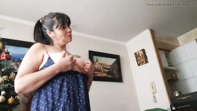 Stiefsohn bittet Stiefmutter, ihre Muschi und Titten zu sehen, um sich selbst einen Handjob zu geben - 8 image