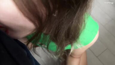 ANAL. Sexy MILF tries to stretch her tight asshole. - 7 image