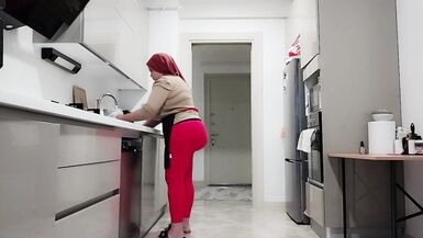 my slut big ass stepmom caught me watching at her ass - 4 image