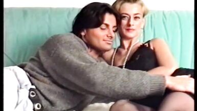 La femme italienne vintage obtient une bite