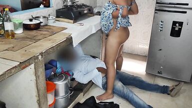Pregnant wife invites neighbor to fix her gas stove - 7 image