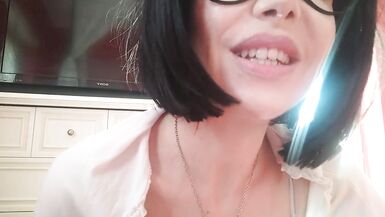Una dottoressa formosa controlla se sai già come eiaculare - 12 image