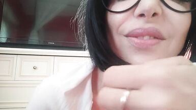 Una dottoressa formosa controlla se sai già come eiaculare - 14 image