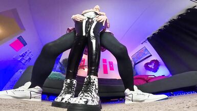 Femboy köle lateks bacaklarıyla sikişiyor - 10 image