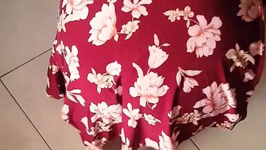 Ma femme fait le ménage sans culotte pour me séduire