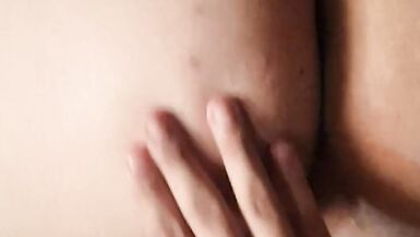 My wife is cleaning without panties to seduce me - 2 image