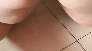 My wife is cleaning without panties to seduce me - 3 image