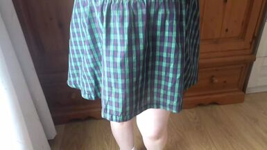 femme jouant à lécolière coquine