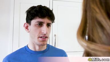 Anal liebende blonde Stiefmutter will meinen Schwanz und es ist ihr egal, dass wir mitten auf einer Party sind - 6 image