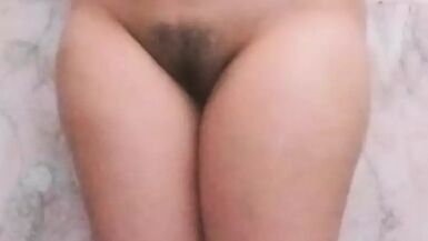 Desi maa ko nangi dekha nahate hue hot mom - 1 image