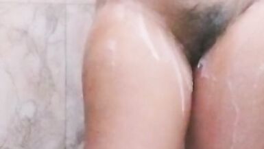 Desi maa ko nangi dekha nahate hue hot mom - 5 image