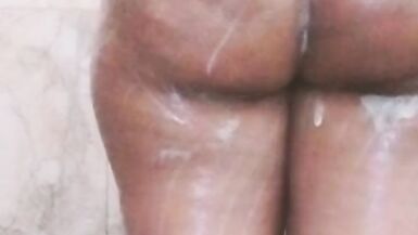 Desi maa ko nangi dekha nahate hue hot mom - 9 image