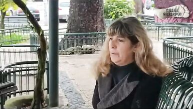 HONEY SHOWING OFF ON A GARDEN BENCH 2