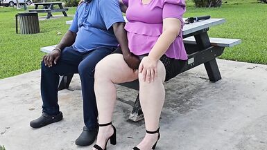 I met a stranger at the park on my lunch break and let him eat my pussy In vacant house - 6 image