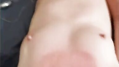 MILF veut se masturber mutuellement - je lui donne un collier de perles en jouissant sur son visage et son cou. - 13 image