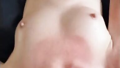 MILF veut se masturber mutuellement - je lui donne un collier de perles en jouissant sur son visage et son cou. - 15 image