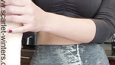 MILF En Leggings Sexy Montrant Cameltoe Te Teach How To Stroke Your Cock JOI - 11 image