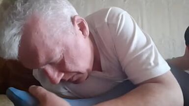 parmaklama ve mavi çoraplara boşalma