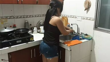 Horny stepbrother goes looking for his stepsister to give him some delicious blowjobs - Porn in Spanish