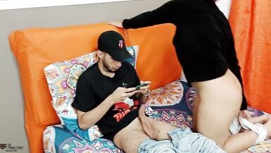 Depois de um delicioso oral, a minha meia-irmã quer que eu a foda com força - Pornografia em espanhol - 5 image
