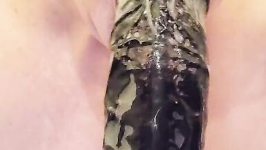 Grand-mère avec succion de la BBC