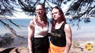 Arianna, une jolie brune, a son premier plan à trois