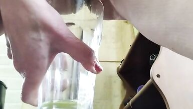 Amateur mature woman with big pussy lips pees in glass - 13 image