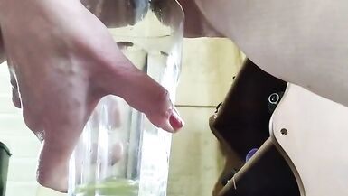 Amateur mature woman with big pussy lips pees in glass - 15 image